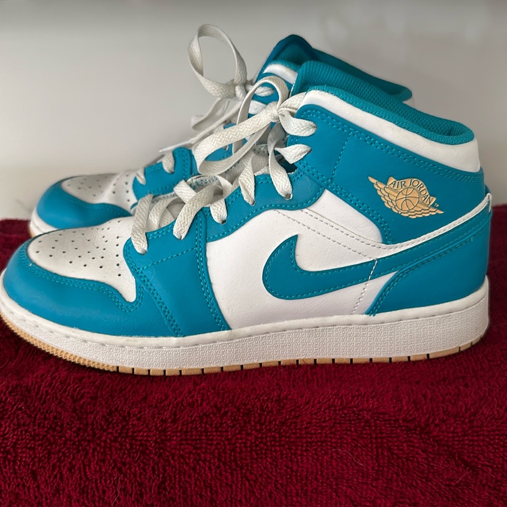 Air Jordan’s size 6.5 unisex